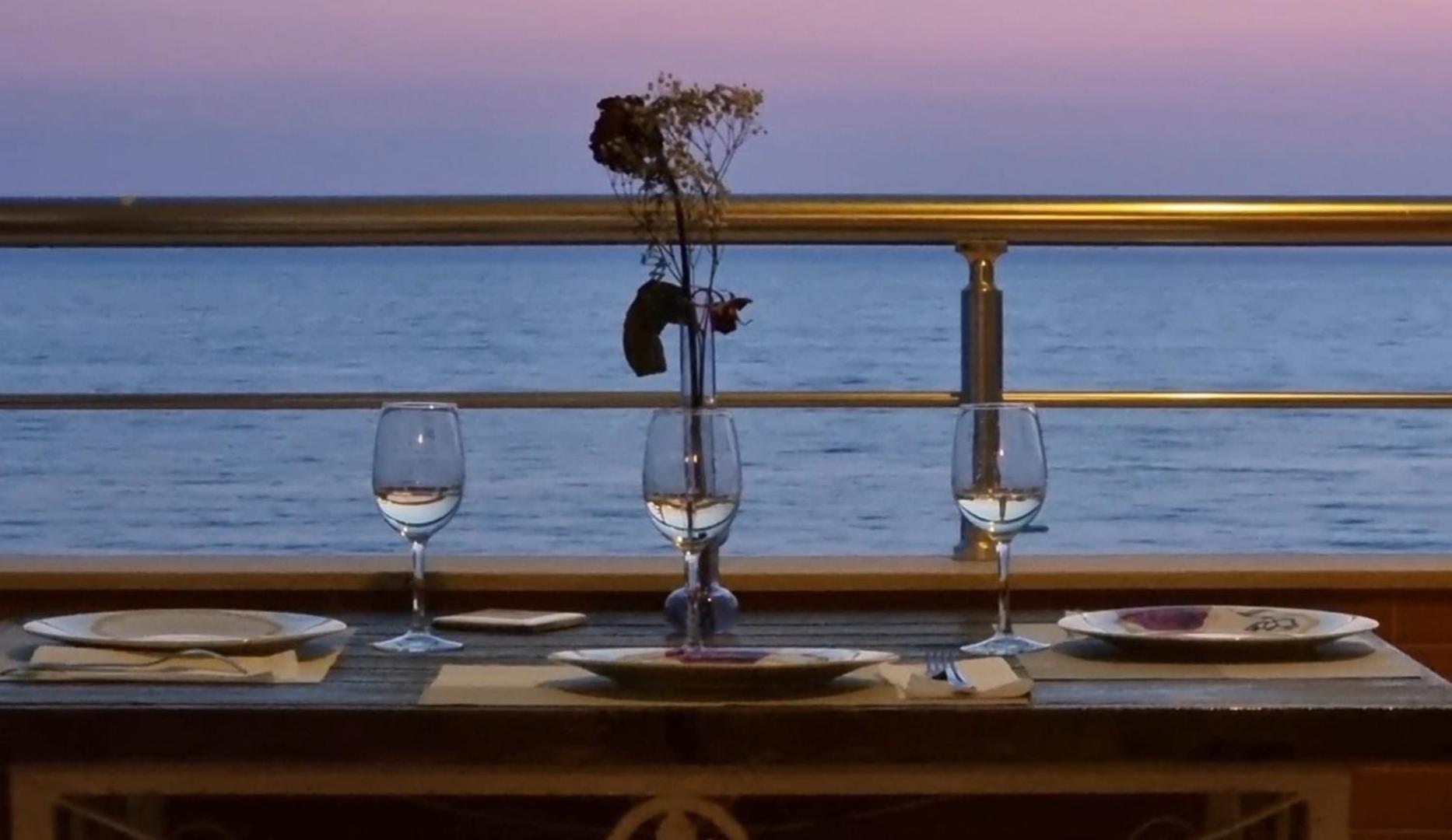 Sunset Seaview Apartment Дуррес Екстер'єр фото